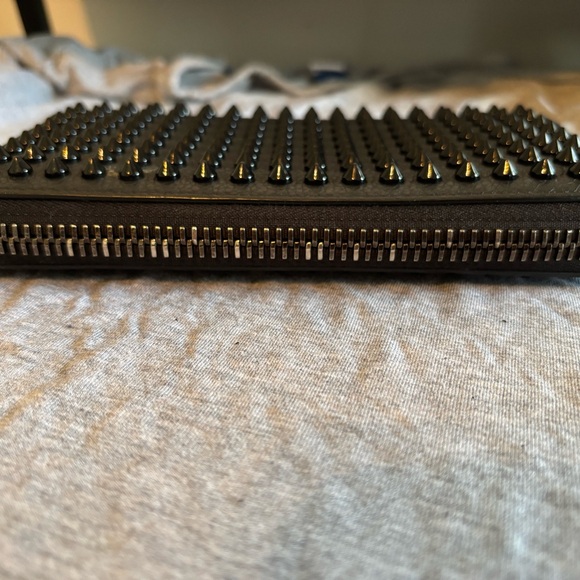 Christian Louboutin Panettone Wallet – Black Grained Leather with Black Spikes - Picture 4 of 12